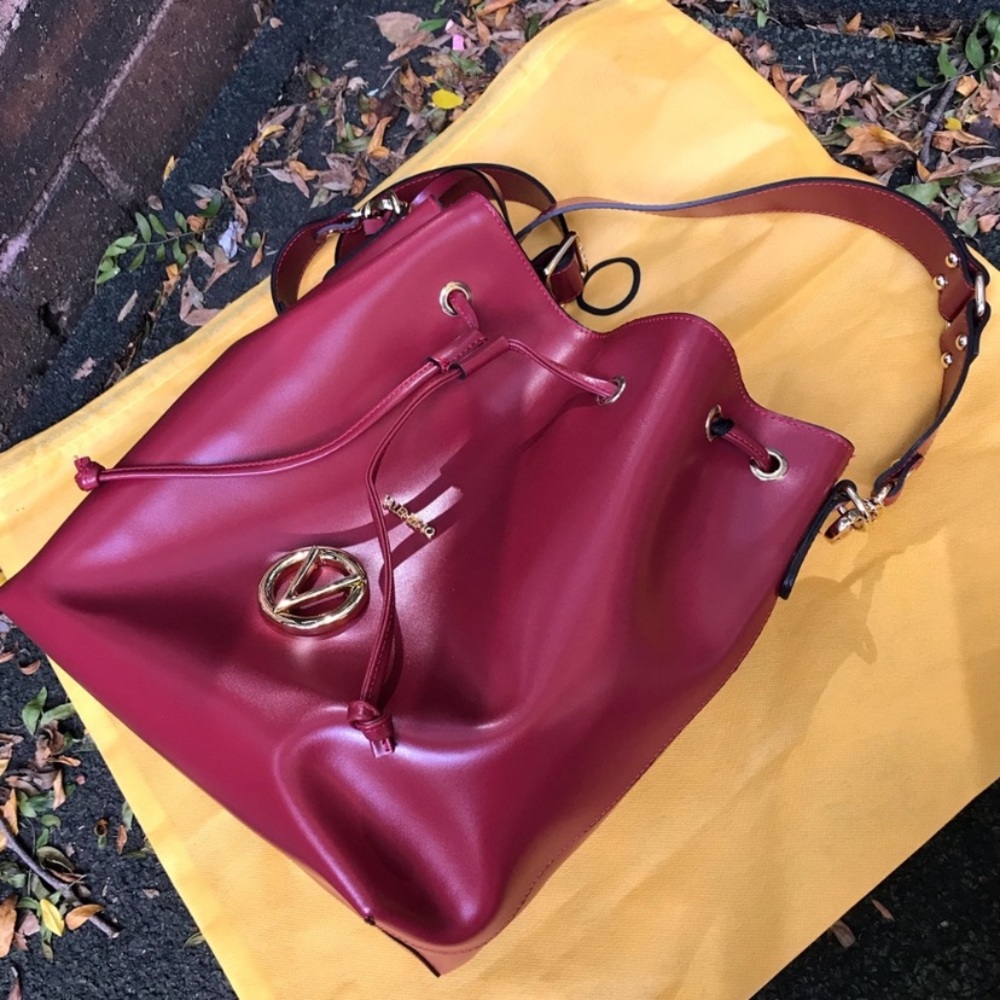 ⛔️SOLD⛔️Authentic VALENTINO Leather drawstring BAG - Picture 4 of 8